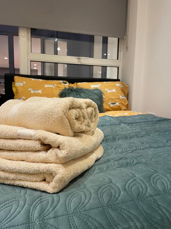 Chic 3 Bedroom Flat With Private Terrace In Holloway Near Finsbury Park London Eksteriør billede