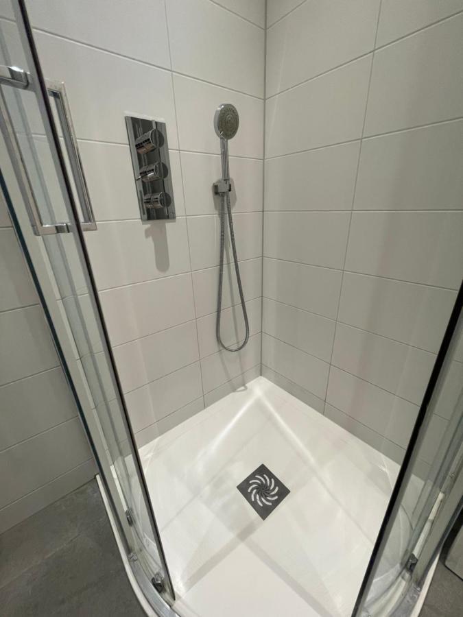 Chic 3 Bedroom Flat With Private Terrace In Holloway Near Finsbury Park London Eksteriør billede