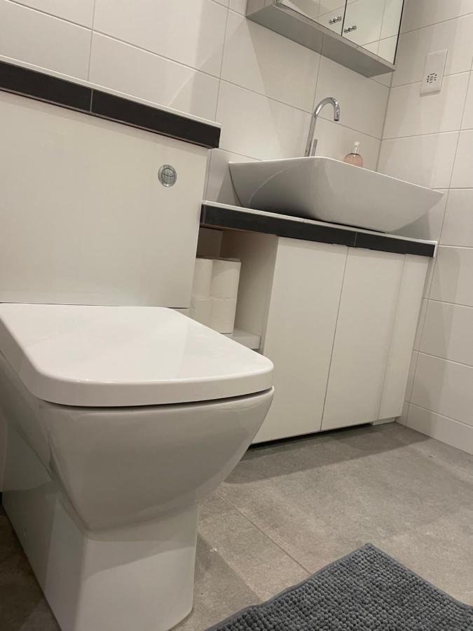 Chic 3 Bedroom Flat With Private Terrace In Holloway Near Finsbury Park London Eksteriør billede