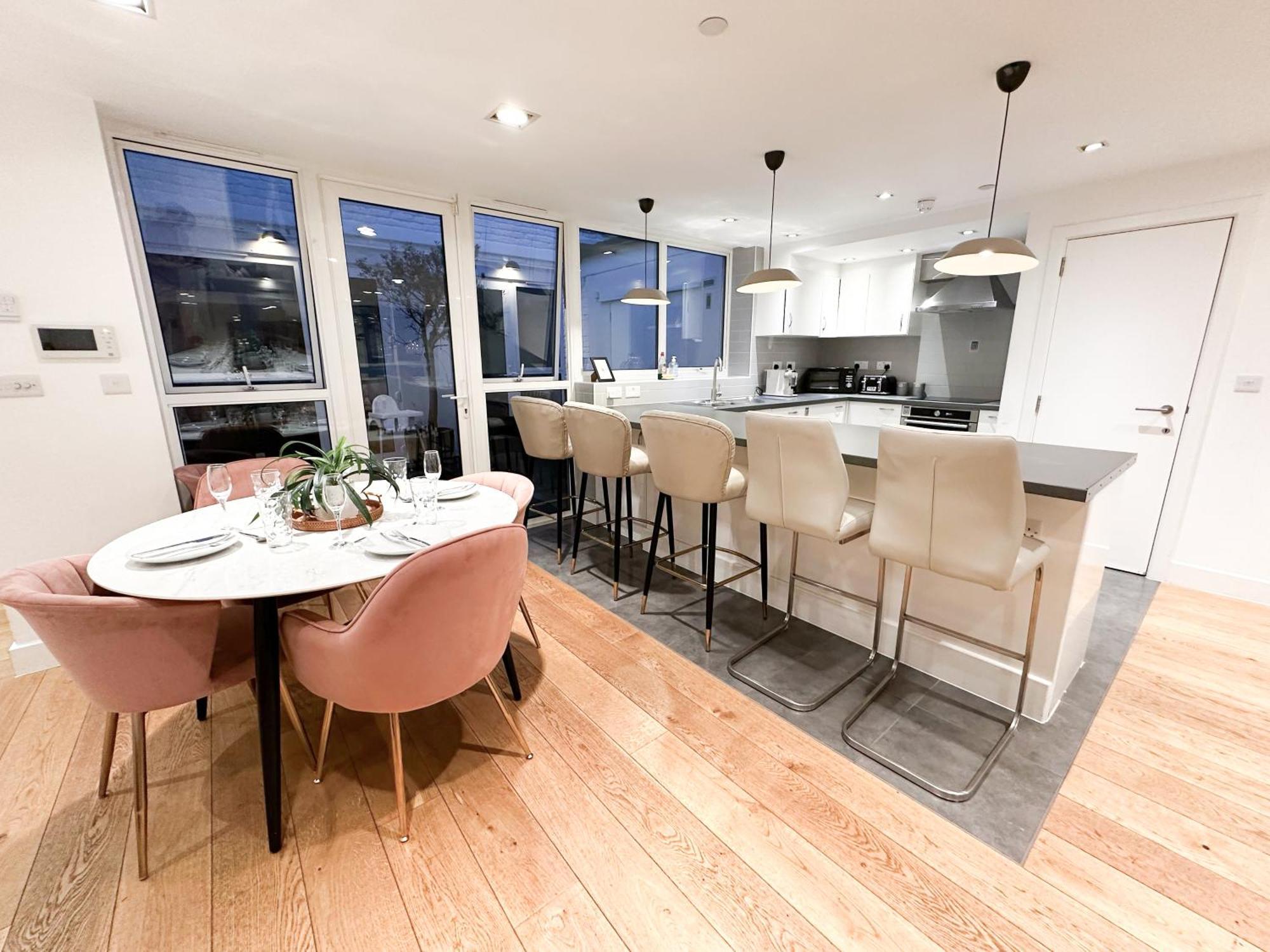 Chic 3 Bedroom Flat With Private Terrace In Holloway Near Finsbury Park London Eksteriør billede