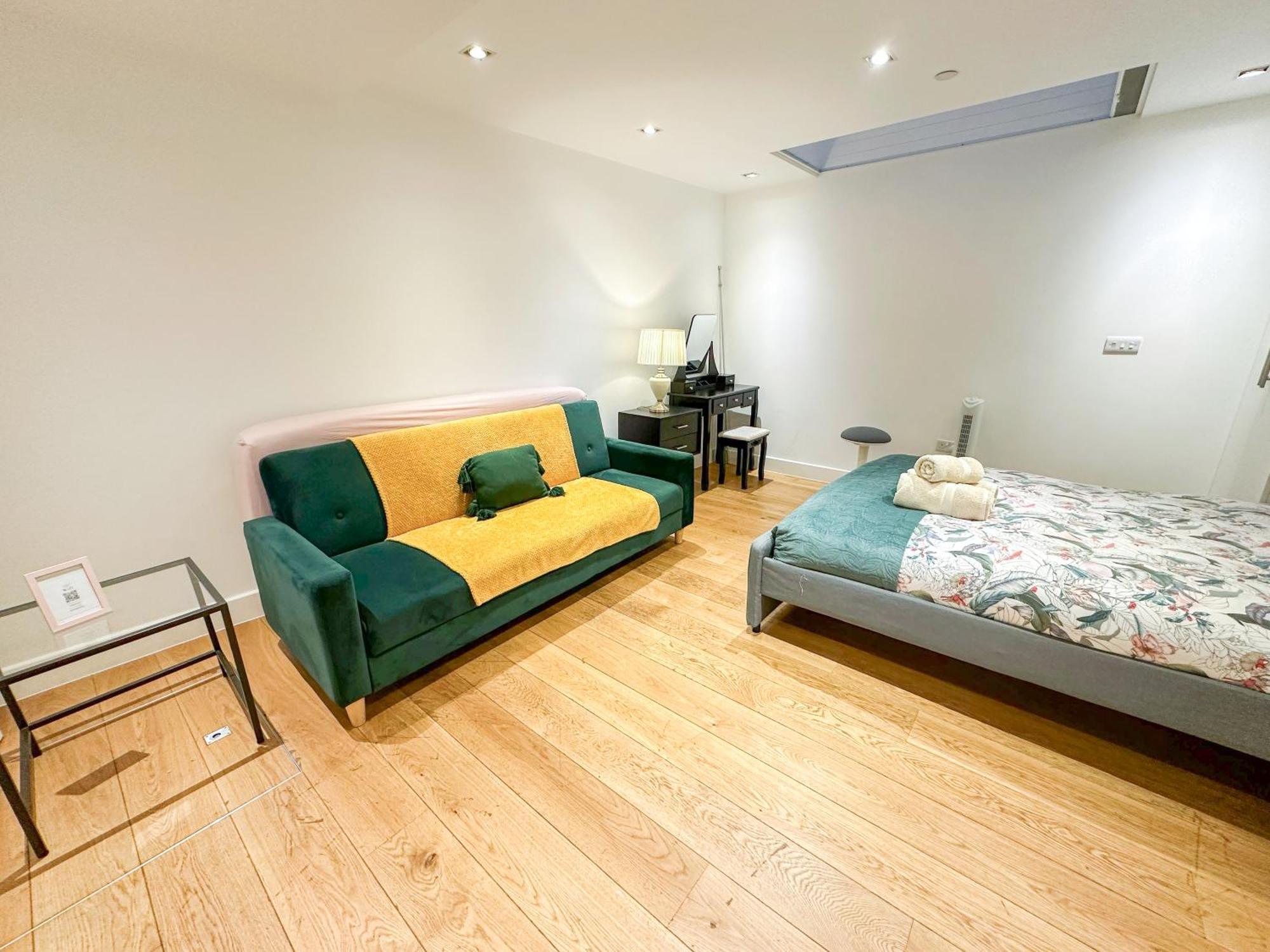 Chic 3 Bedroom Flat With Private Terrace In Holloway Near Finsbury Park London Eksteriør billede