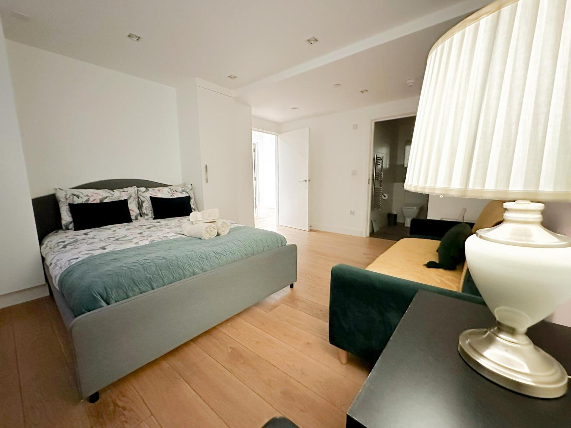 Chic 3 Bedroom Flat With Private Terrace In Holloway Near Finsbury Park London Eksteriør billede