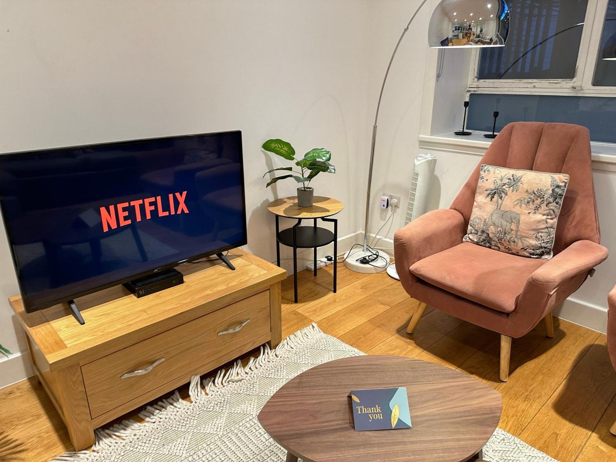 Chic 3 Bedroom Flat With Private Terrace In Holloway Near Finsbury Park London Eksteriør billede