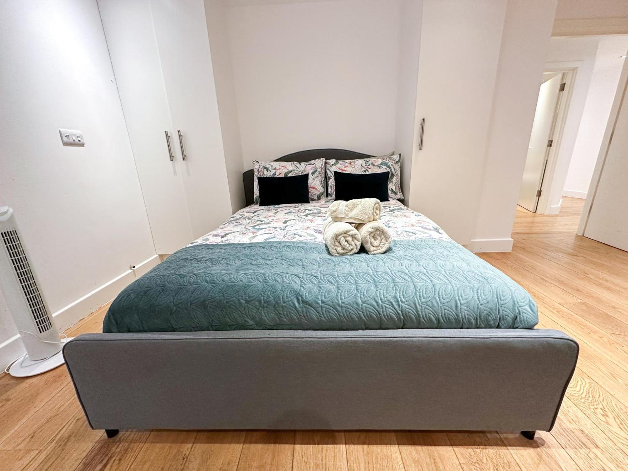 Chic 3 Bedroom Flat With Private Terrace In Holloway Near Finsbury Park London Eksteriør billede