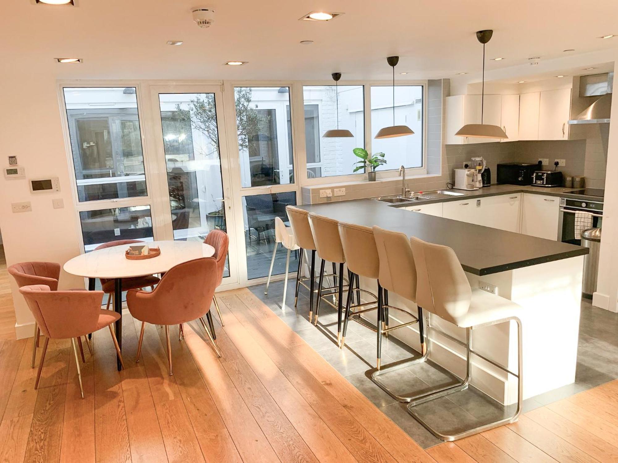 Chic 3 Bedroom Flat With Private Terrace In Holloway Near Finsbury Park London Eksteriør billede