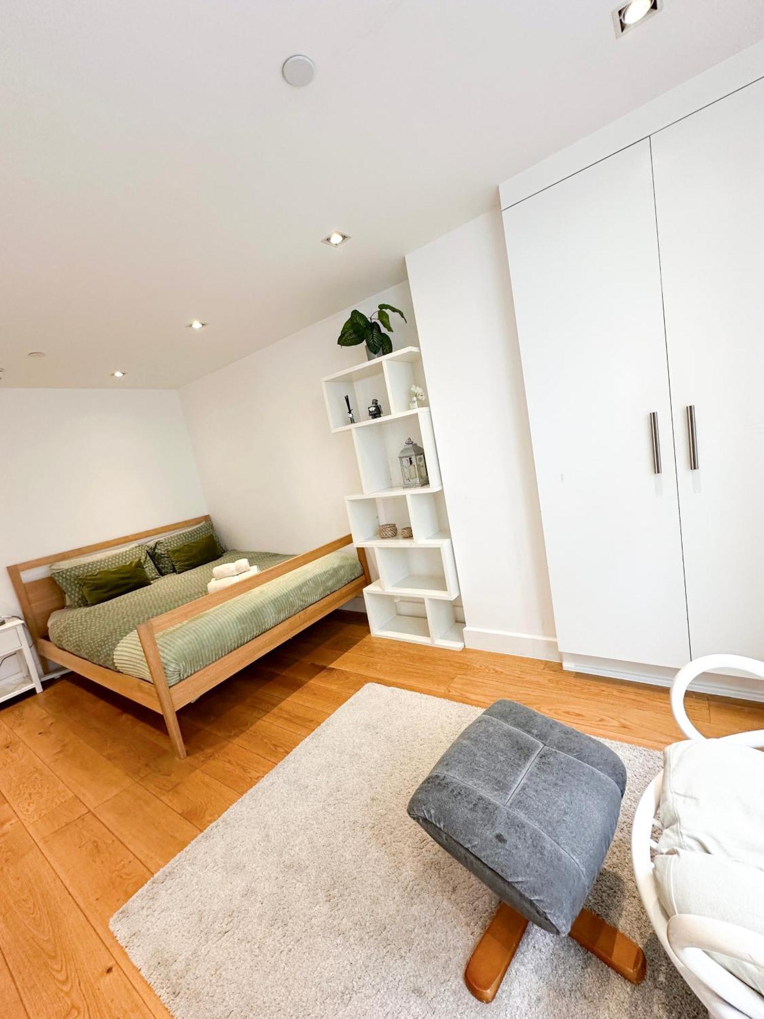 Chic 3 Bedroom Flat With Private Terrace In Holloway Near Finsbury Park London Eksteriør billede
