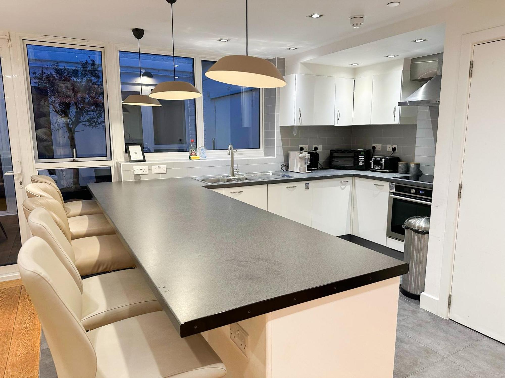 Chic 3 Bedroom Flat With Private Terrace In Holloway Near Finsbury Park London Eksteriør billede