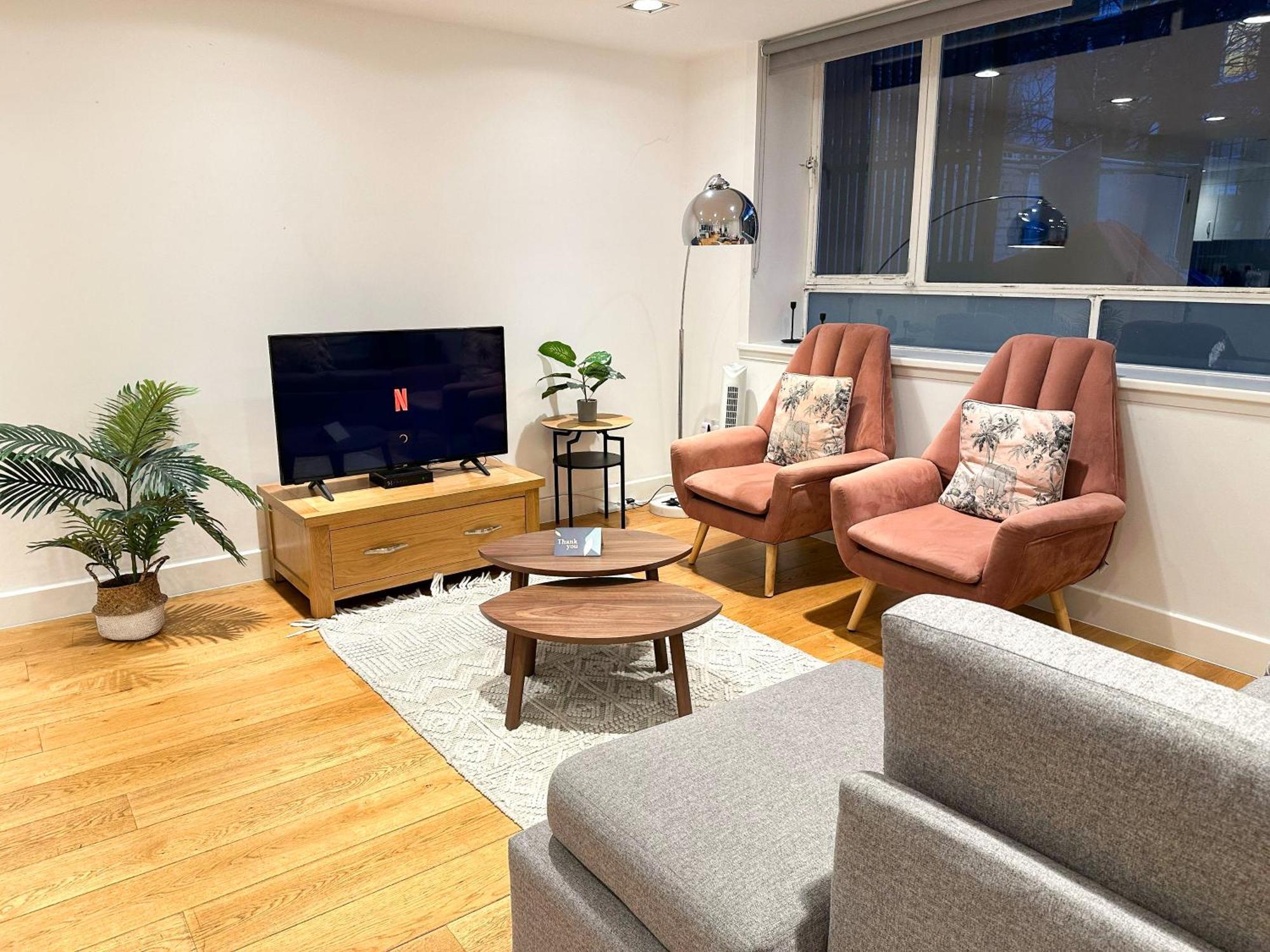 Chic 3 Bedroom Flat With Private Terrace In Holloway Near Finsbury Park London Eksteriør billede