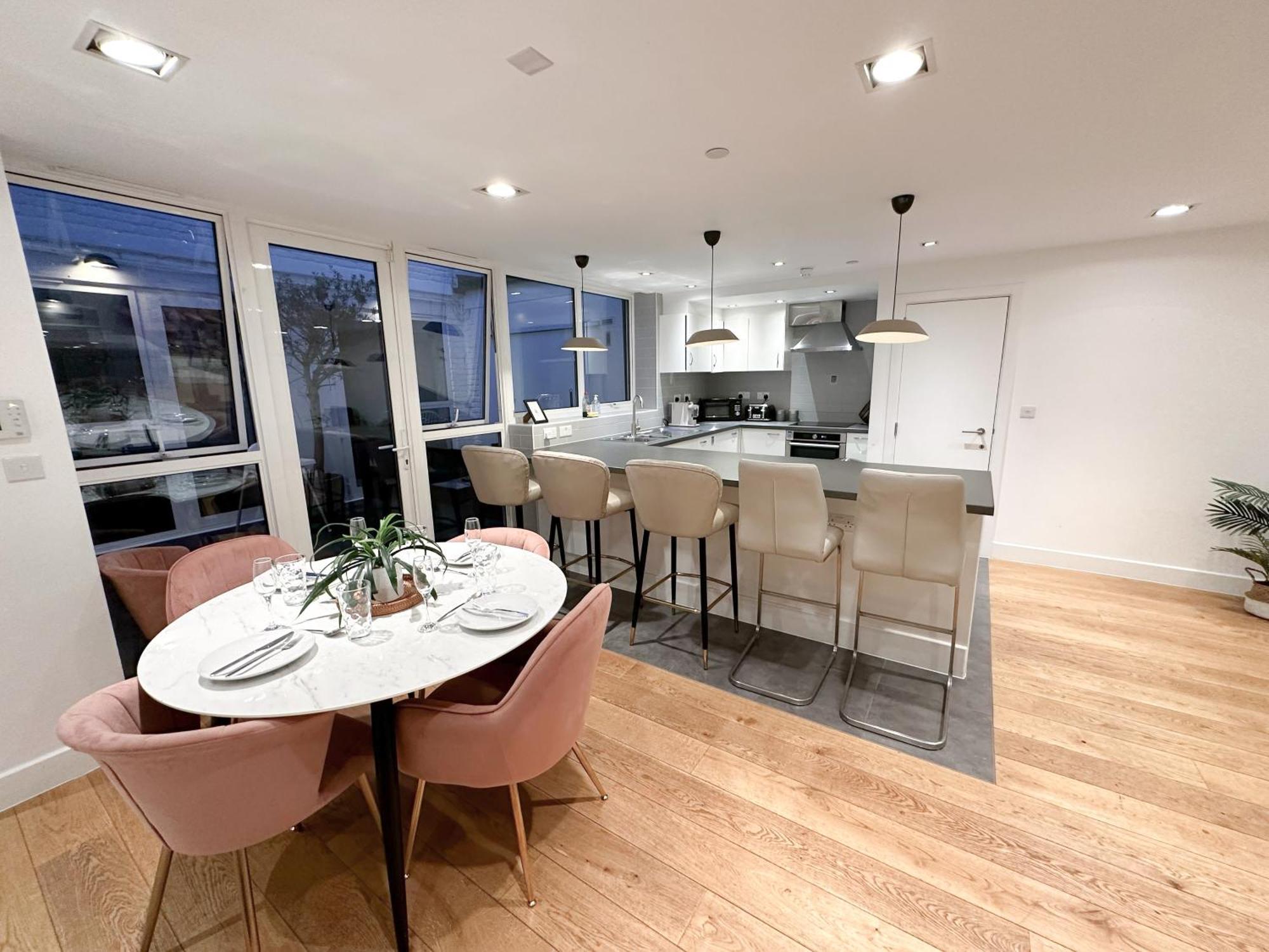 Chic 3 Bedroom Flat With Private Terrace In Holloway Near Finsbury Park London Eksteriør billede